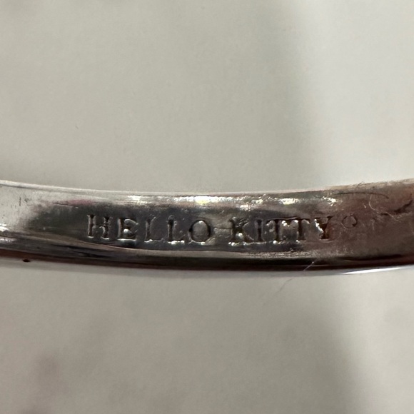 NWT Hello Kitty Crystal Flat Face Pave Red Enamel Bow Ring - Picture 15 of 16